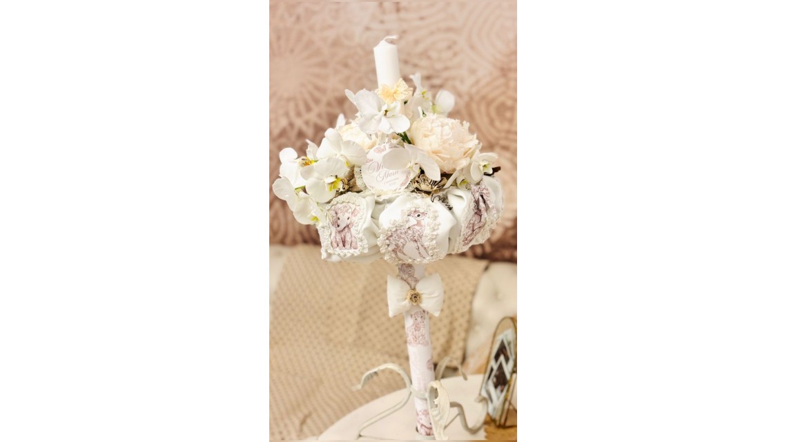 Lumânare botez fete Nude Safari Baby Dior Girl alb cu flori naturale bujori orhidee și accente nude 1